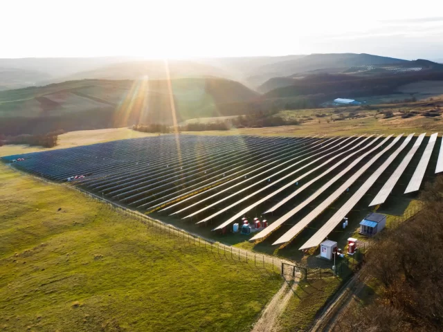 How Does Solar Panels Work in Summers?