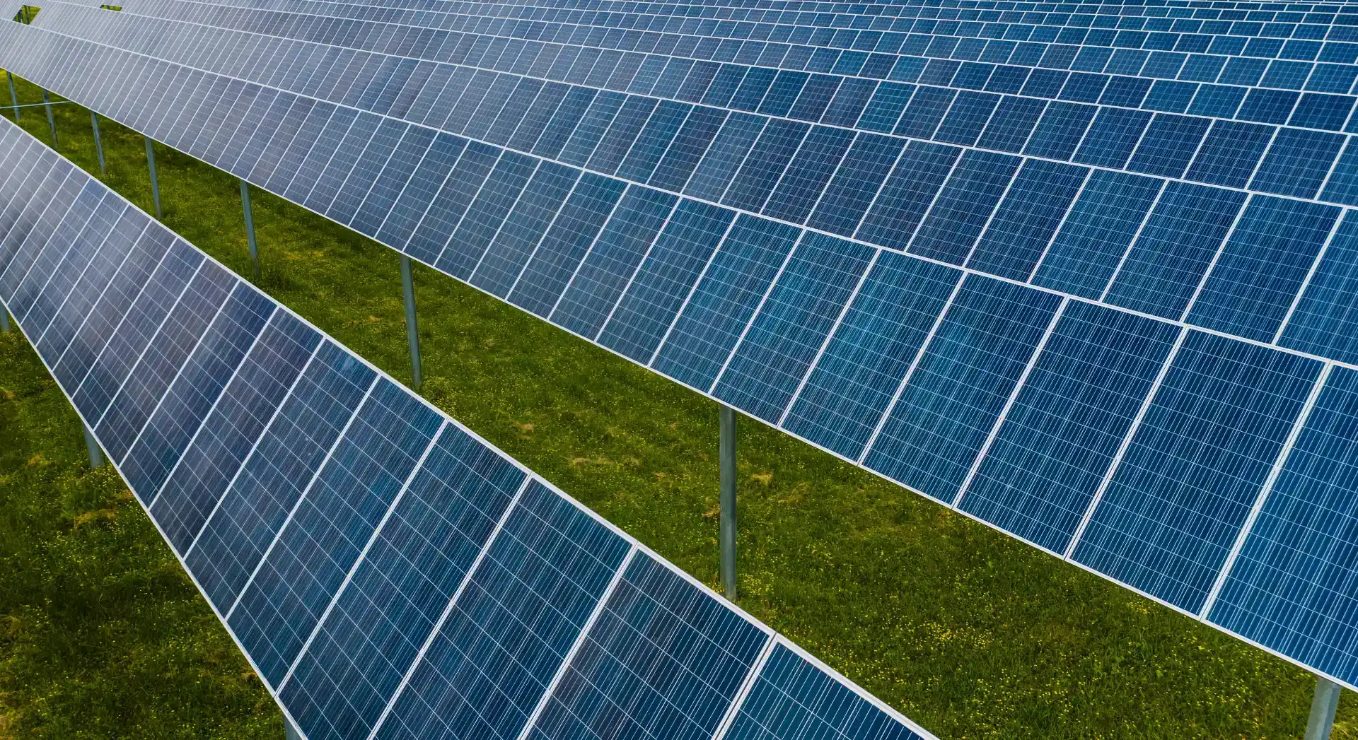 On-Grid-vs-Off-Grid-vs-Hybrid-Solar-Systems-Explained-The-Complete-Guide (2)